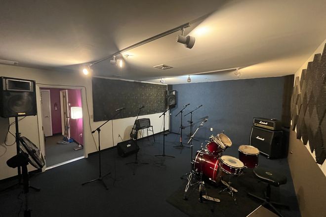 HomeFront 2.0 actual studio photograph 7